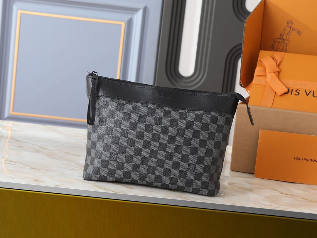 Damier Graphite Pouch