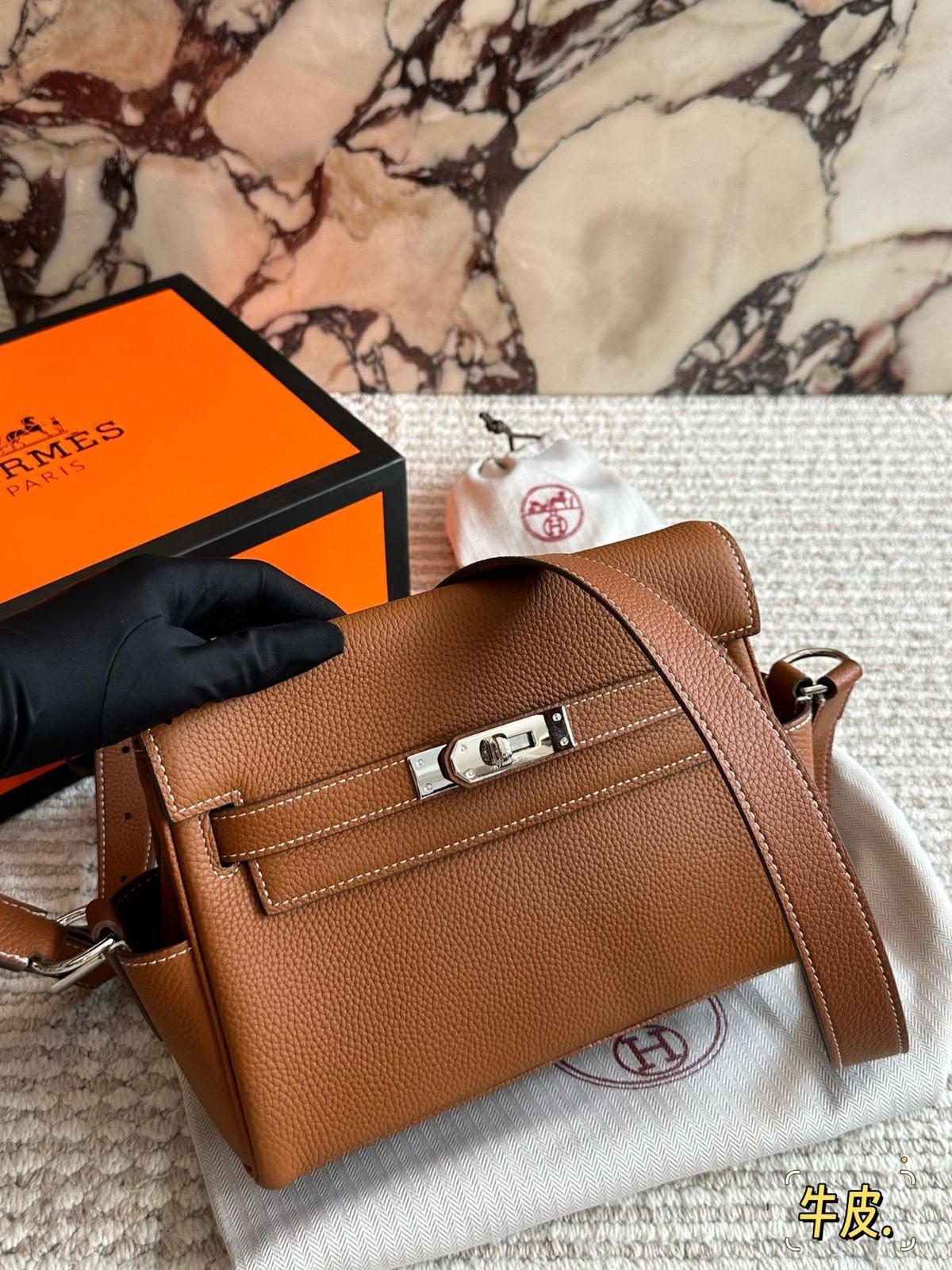 Leather Shoulder Bag - Image 3